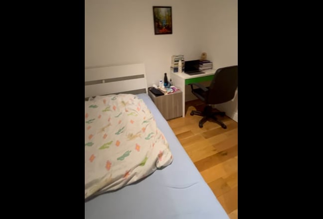 Warm room in homely house, bills, tube, cleaner Main Photo