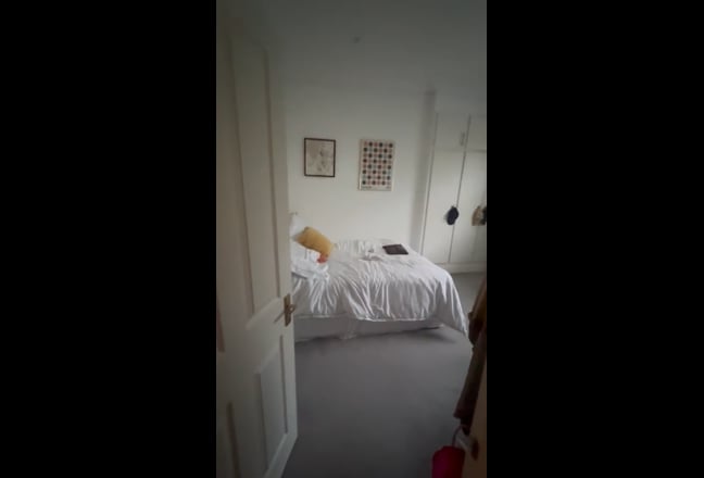 Gorgeous 2 bedroom flat with roof terrace  Main Photo