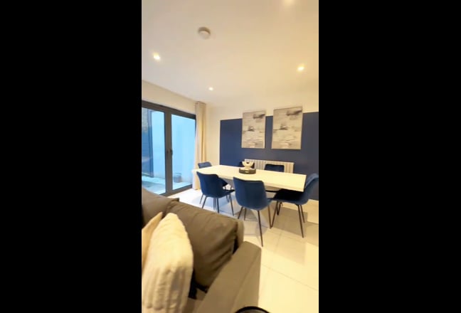 Very clean with top tier furnishing double rooms Main Photo