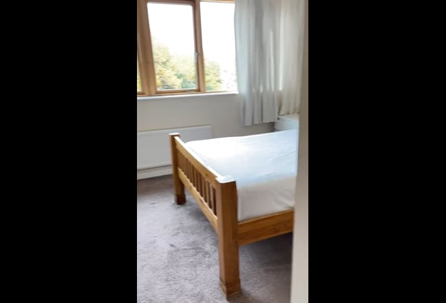 Large Ensuite Double Bedroom -  furnished Main Photo