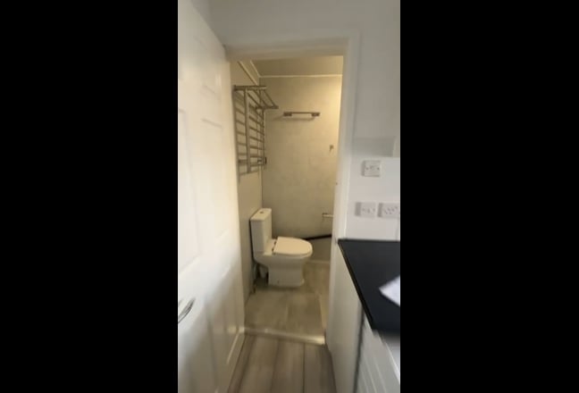 Refurbished Studio to Rent on Plumstead High St  Main Photo