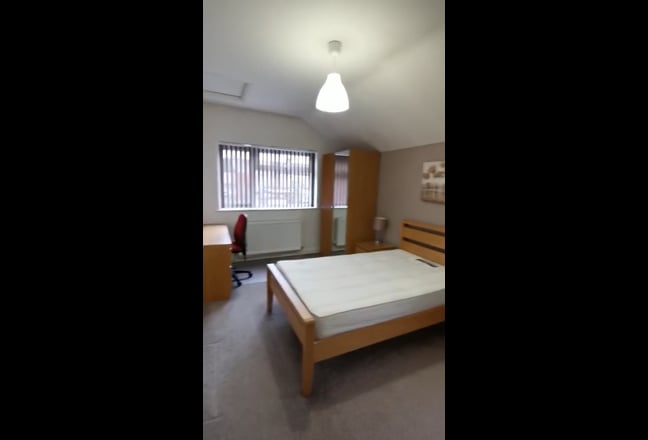 Large en-suite room for Single Occupancy  Main Photo