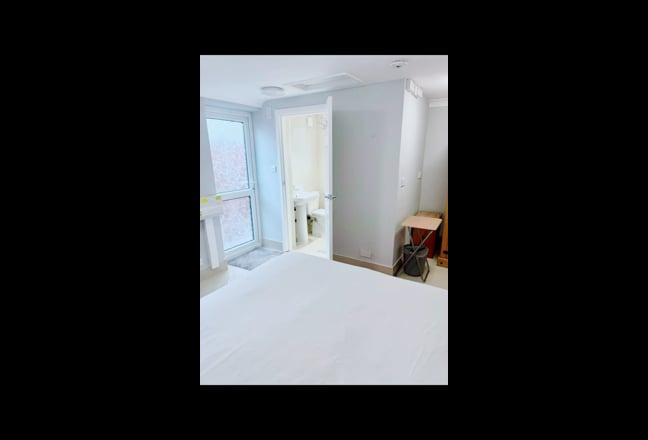 House share near Slough Train Station Main Photo