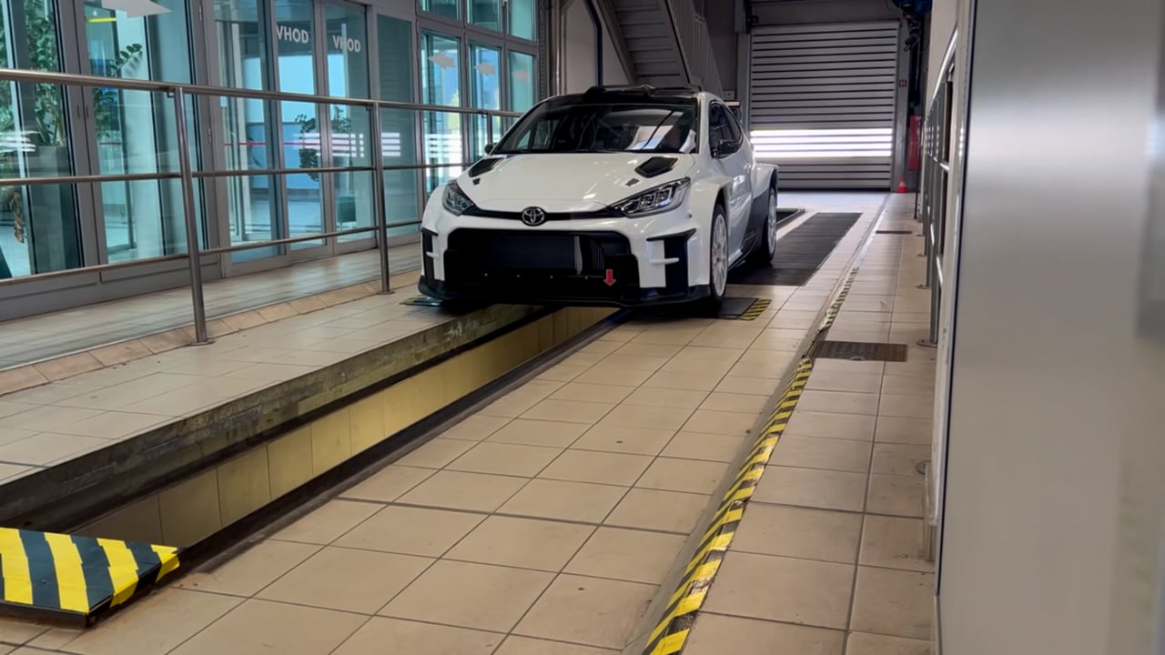 Prvič na tehničnem: tak avtomobil še ni imel slovenske registrske