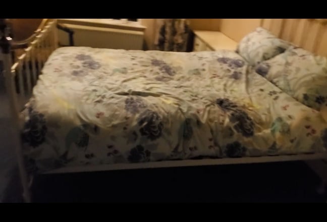 En suite double room with off street parking  Main Photo