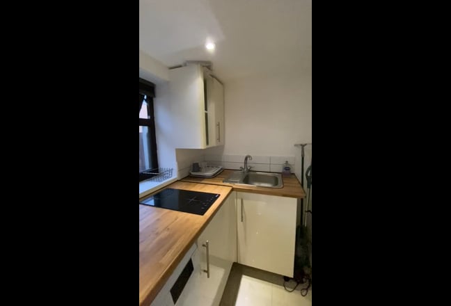 Room to rent (3 minutes walking to QMUL) Main Photo