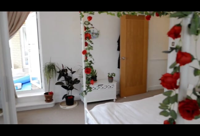 Ensuite Room in  2 bedroom Riverside Flat  Main Photo