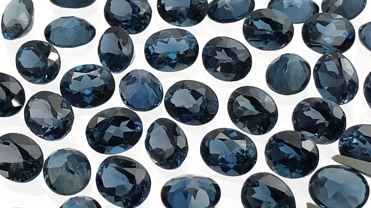 ロンドンブルートパーズ 穴なしオーバルファセットカット10×8mm 1粒