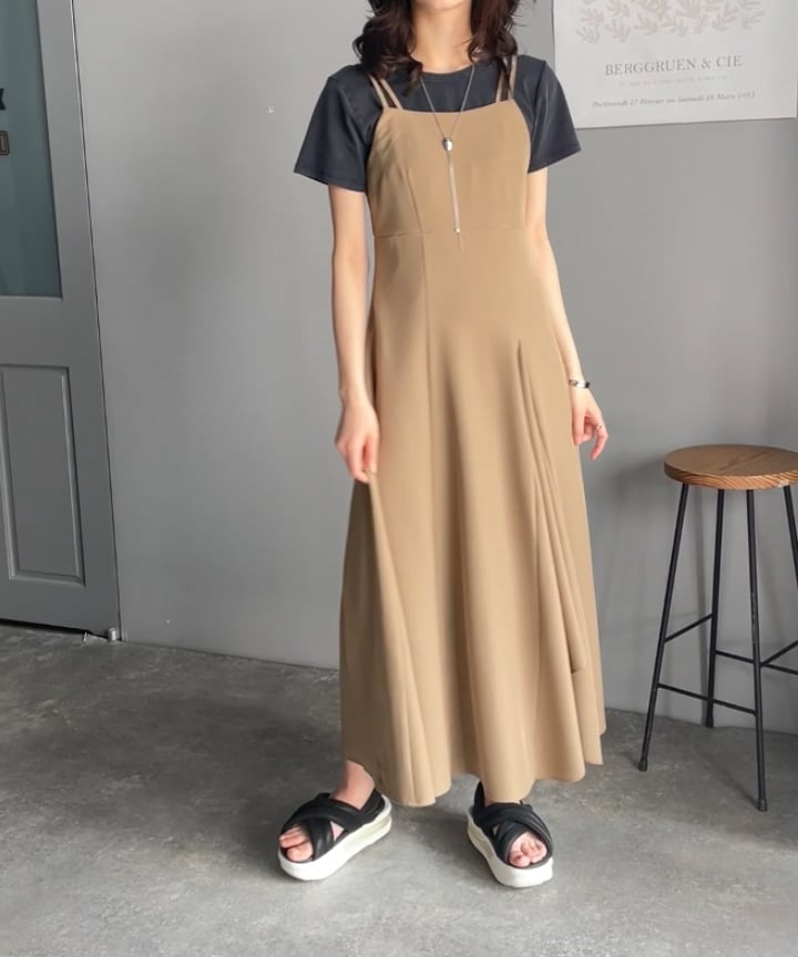 大人のエレガントテイスト。麻調ダブルストラップアシメキャミフレア