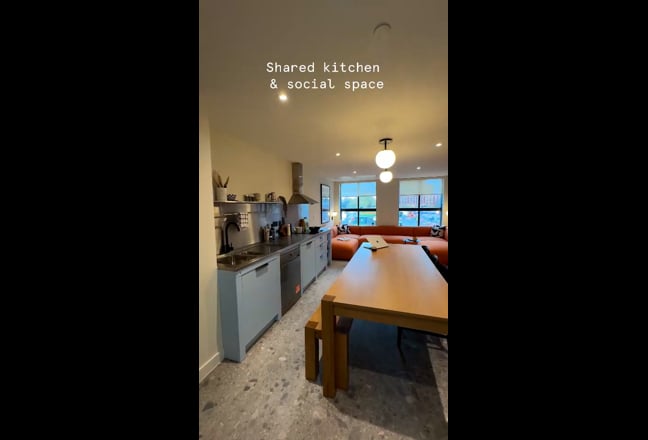 Low Rent - Ensuite Essential Room Main Photo