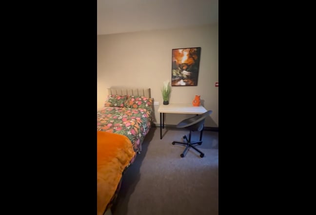 Modern En-Suite Rooms Near MRI & Uni – M14 Main Photo