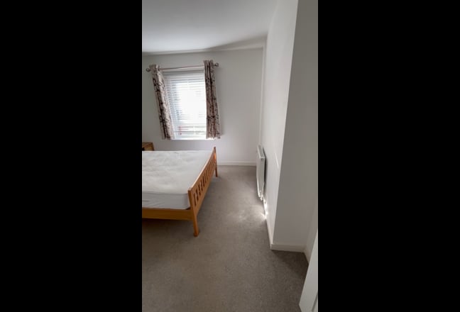 Double Room in Modern Home Available Main Photo
