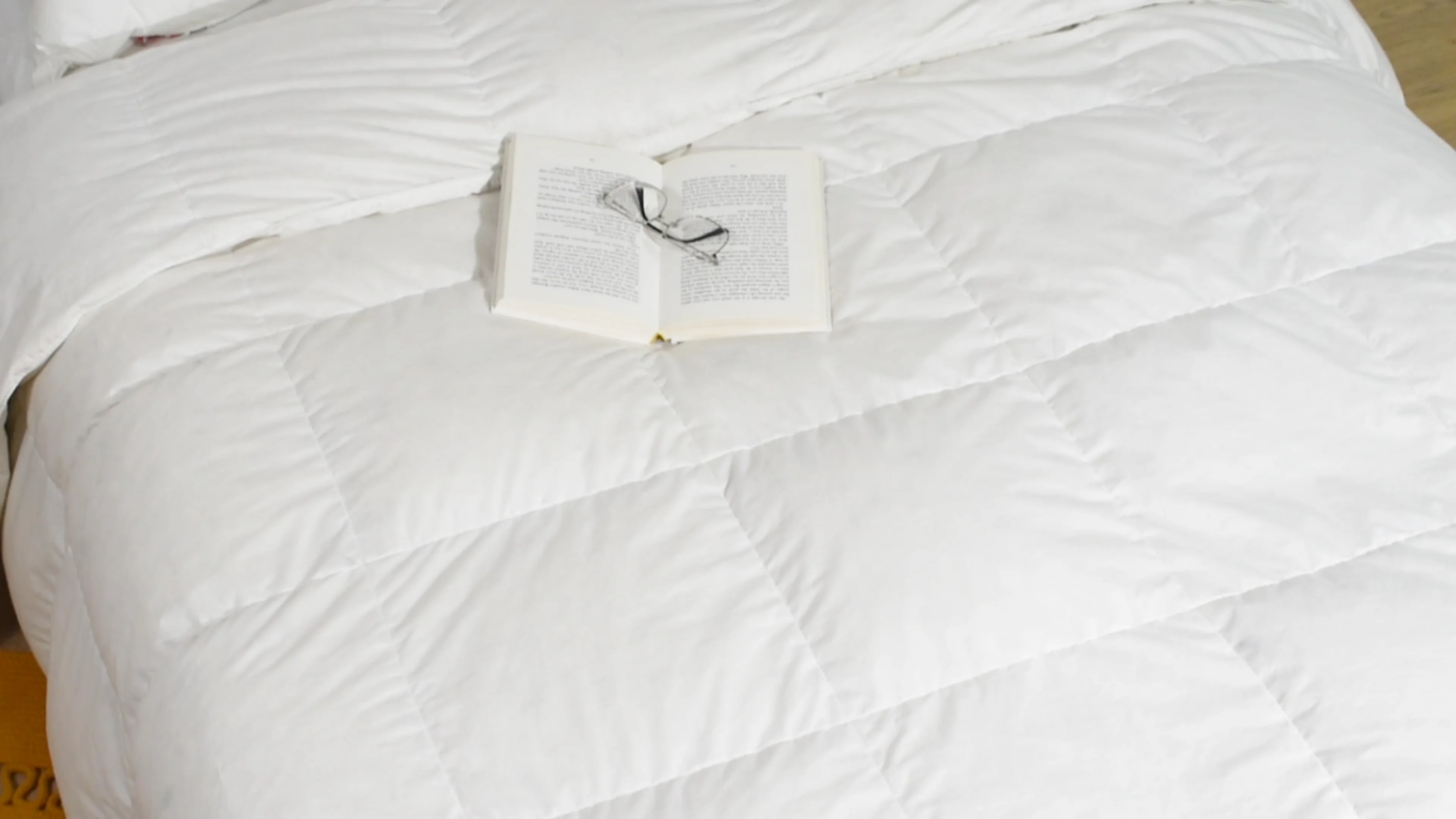 NWOT Quince Premium White Duck Down Comforter – All Season, Twin Size, Luxury