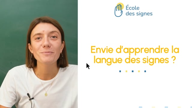 Posez vos questions à Sophie, formée à l’École des Signes.