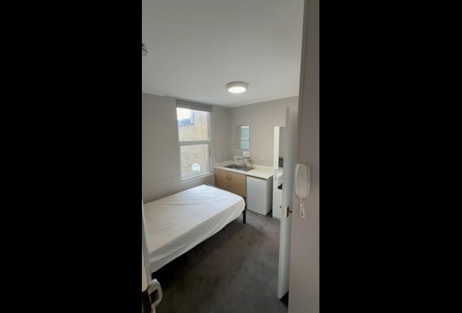 Single Ensuite Room in Plumstead, SE18 1Ne Main Photo