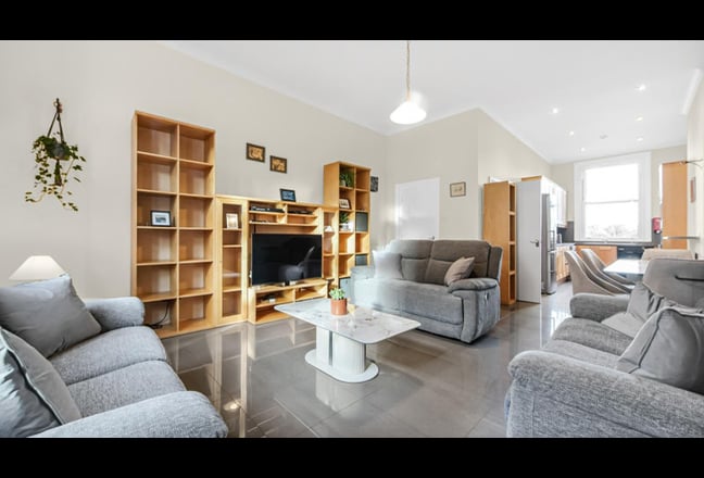 Why Not Buddy Up for This Splendid Apartment Main Photo