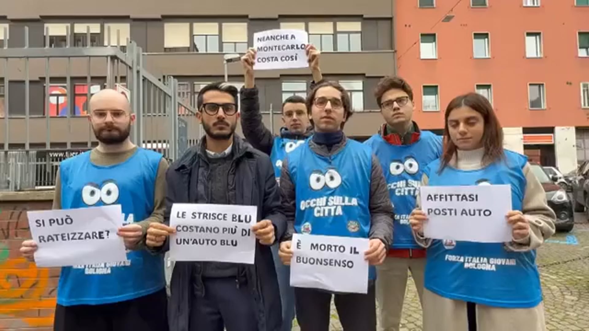 Flash mob dei giovani di Forza Italia contro il caro posti auto