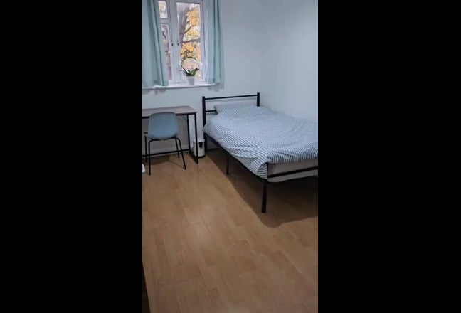 Single room in sunny house  Main Photo