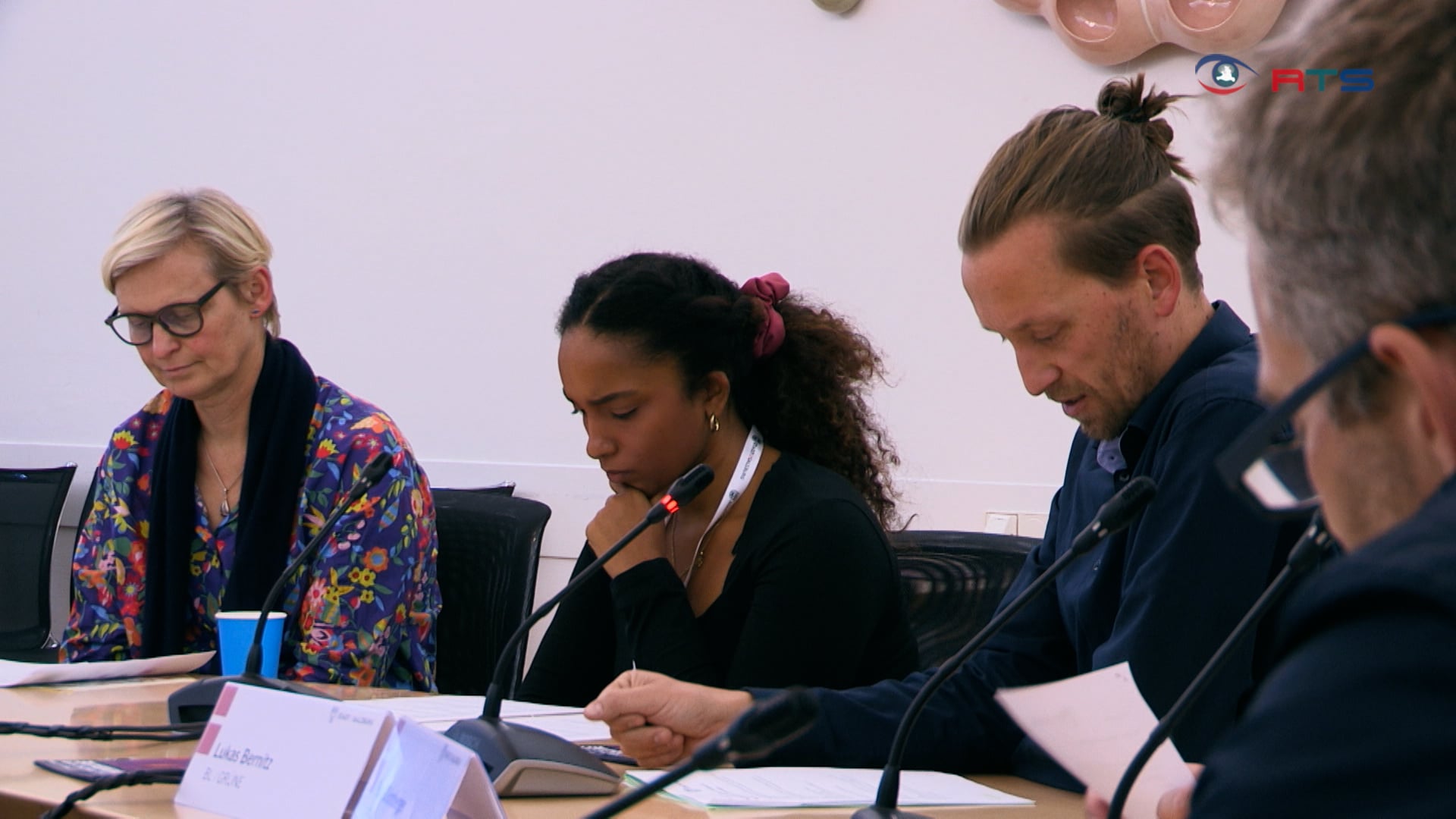 1-000-besucherinnen-schnuppern-politik-luft-bei-langer-nacht-der-demokratie-im-schloss-mirabell