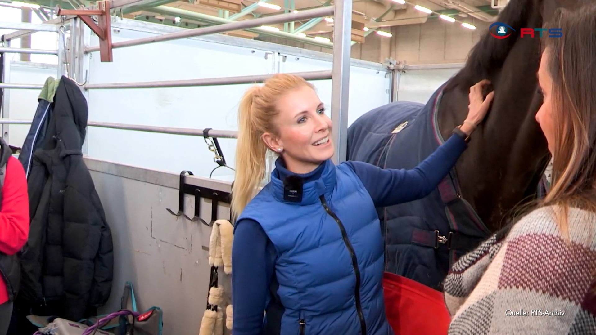 amadeus-horse-indoors-salzburg-im-galopp-richtung-weltcup