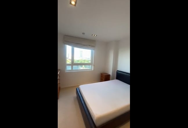 Modern 1-Bedroom Flat – City Tower, E14 Main Photo