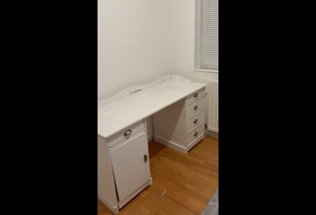 The house is 3 mins walk to bus stop for buses  Main Photo