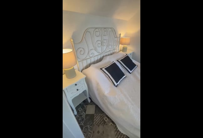 Large Double en suite rooms (2)  Main Photo