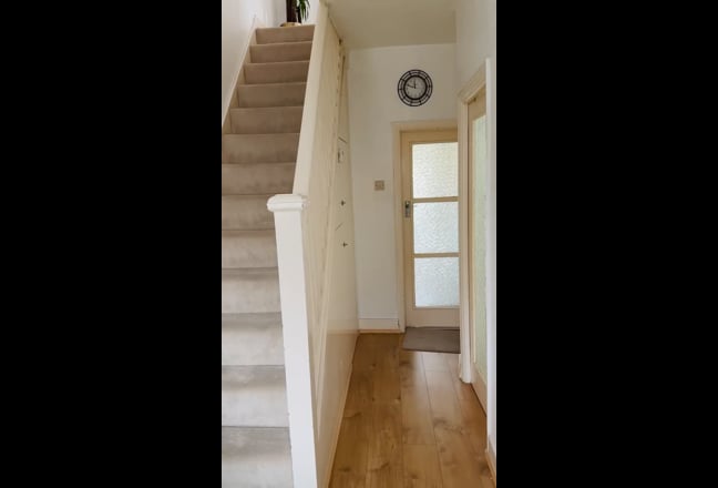 Spacious Double Bedroom for Professional Female  Main Photo