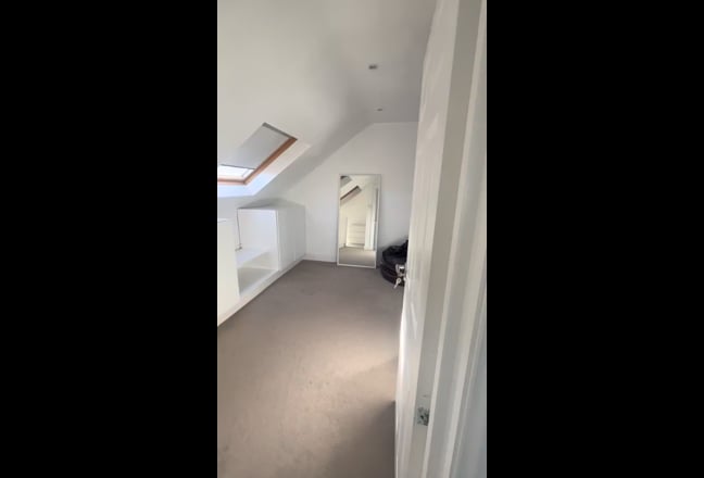 2 Large beautiful bedrooms , one with ensuite. Main Photo