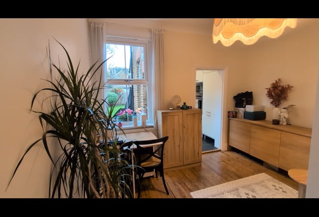 Lovely bright room available now  Main Photo