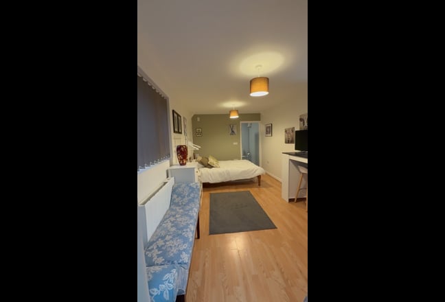 Self-Contained Annexe for Single Professional Main Photo