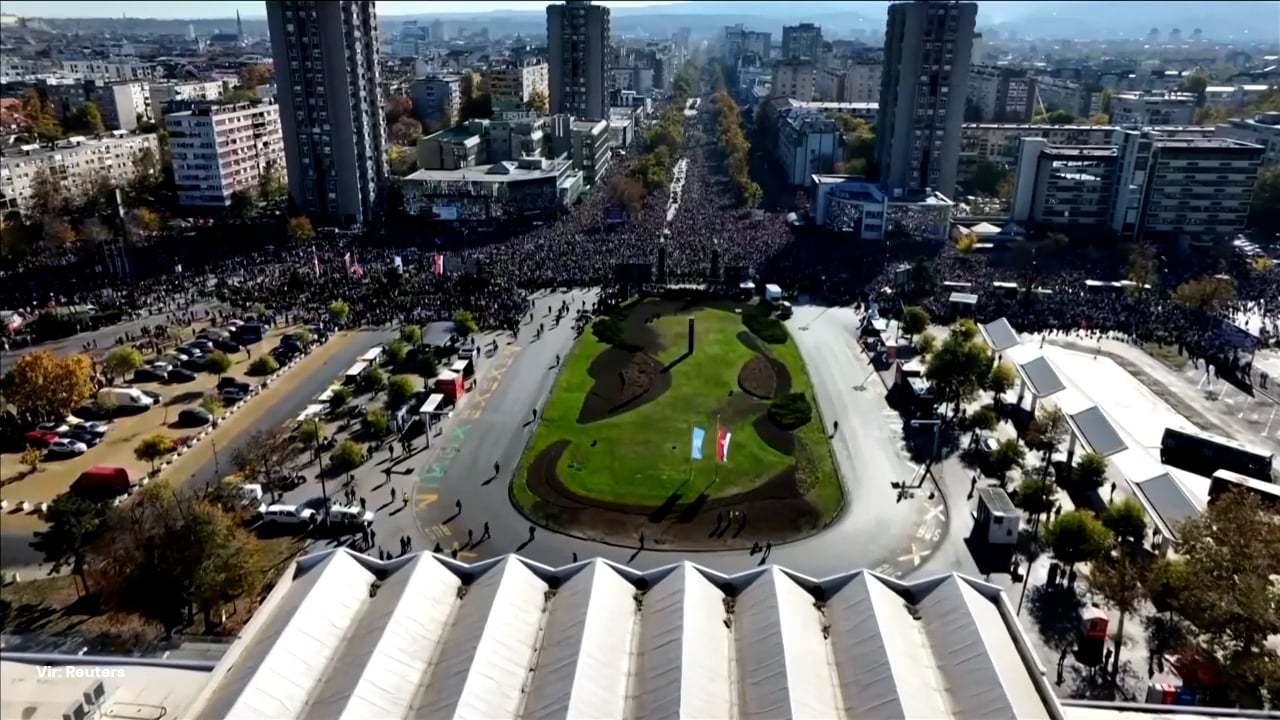 Izreden prizor iz Srbije: Na ulice okoli sto tisoč ljudi