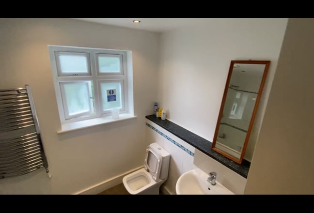 Nth Chingford BILLS Inc lrg Dble  Room En -suit Main Photo