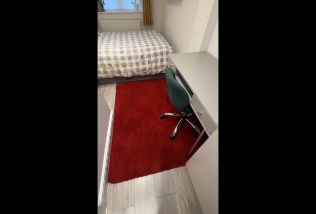 Room for Rent in Quiet, Well-Maintained Home  Main Photo