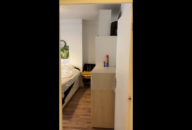  Sunny Double Room between King's Cross & Euston  Main Photo
