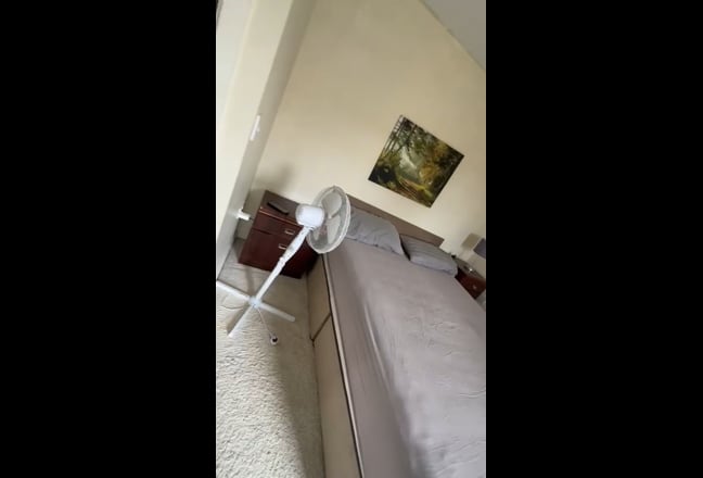 Spacious double room with Juliet balcony Main Photo