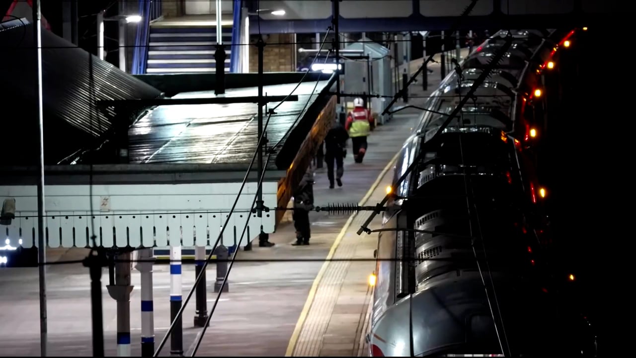 Grozljiv napad na vlaku: devet ljudi v smrtni nevarnosti