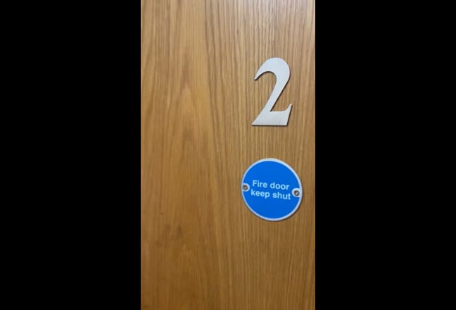 >>>>Country living with City Access <<<< Main Photo