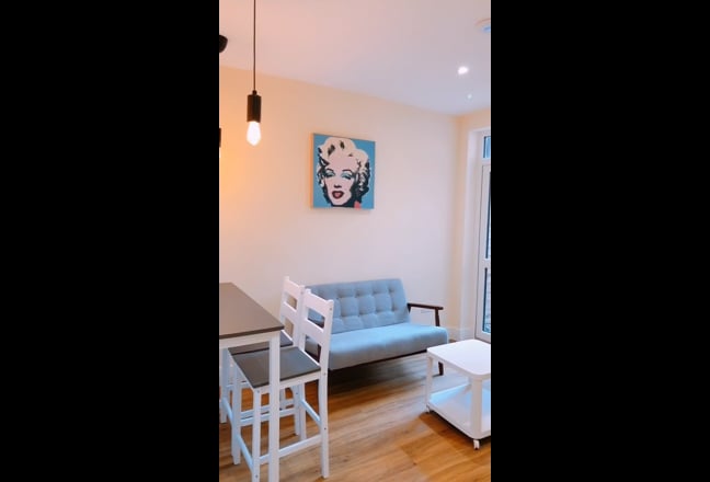 ***Incredibly Awesome En-Suite Double Room*** Main Photo