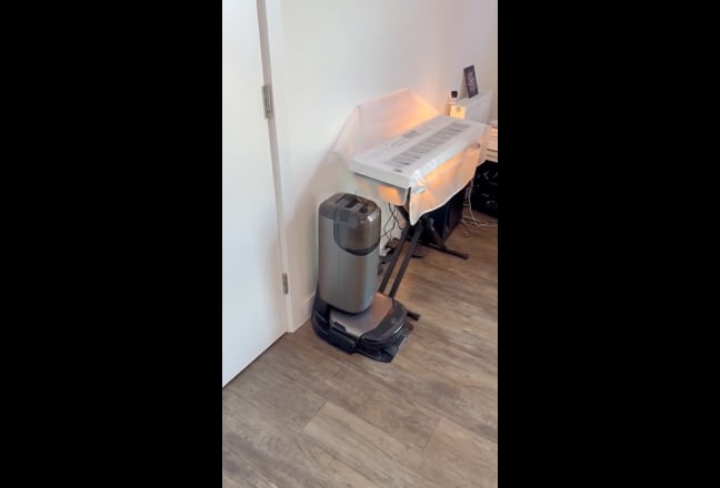 Bills included 9th Floor Water View Main Photo