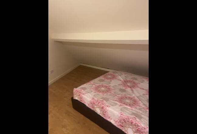 Room available in 2 bedroom flat Main Photo