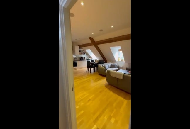 Ensuite room 4 mins walk from London Bridge Main Photo