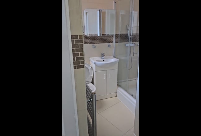 2 Bed Flat with  2Bthrooms in Great location  Main Photo