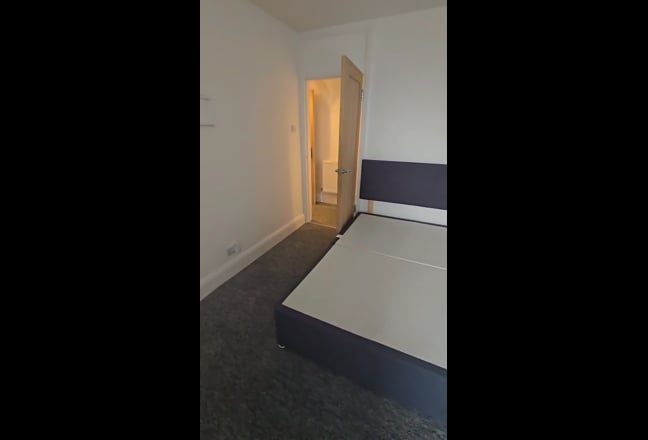 3 bedroom apartment close to amenities Seaview  Main Photo