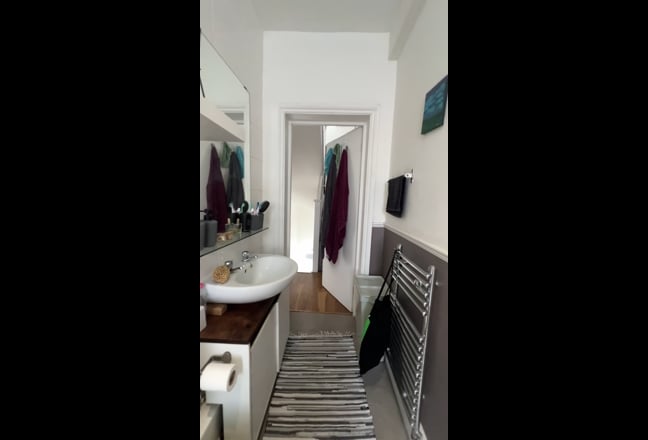 Bright Double Room with Private Bathroom Main Photo