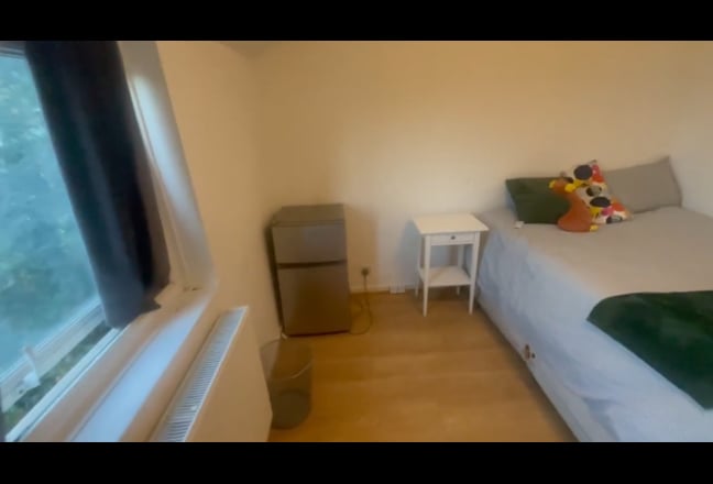 1bus stop away from Herne Hill Station  Main Photo