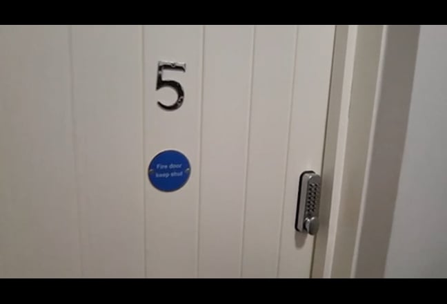 Room with En-suite Greasbrough Road Parkgate  Main Photo