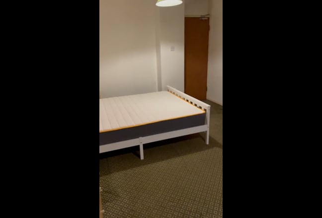 King and Double Sized Rooms to Rent in Hoxton Main Photo