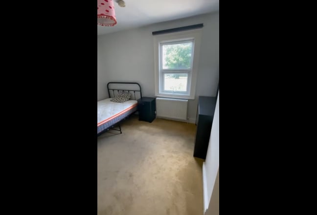 Modern Two-Bed Home with Garden & Separate Office Main Photo