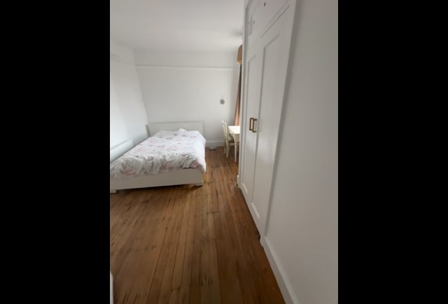 Spacious & Bright Double Room in 2-Bed Flat  Main Photo